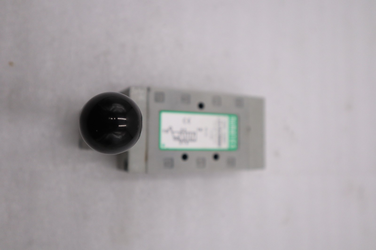 Used NEW OPEN BOX Numatics L23LA4520000000 pilot air control valve STOCK H1450A