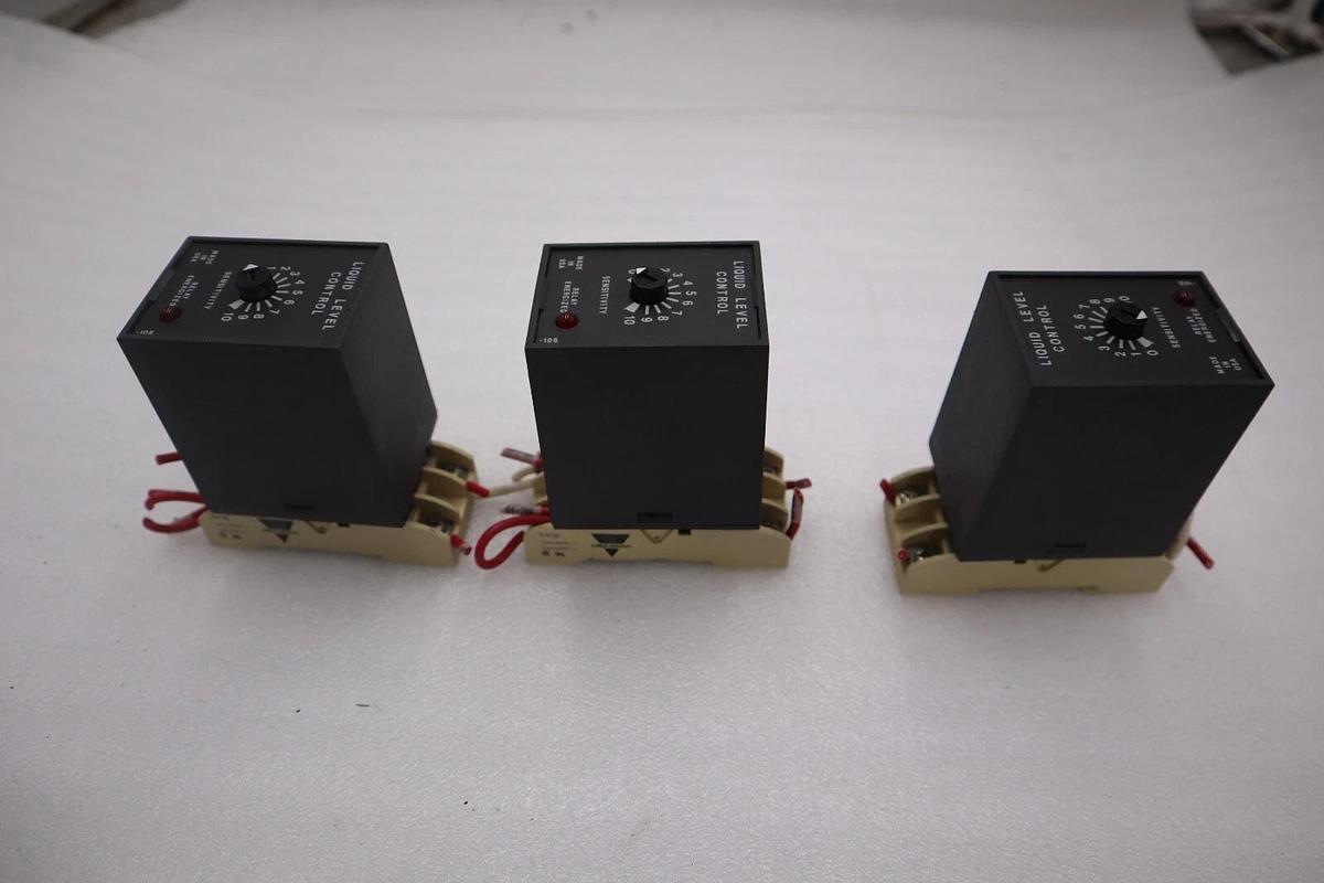 Used ENTRELEC SSAC LLC44A5A LIQUID LEVEL CONTROL 120VAC STOCK K-49-A