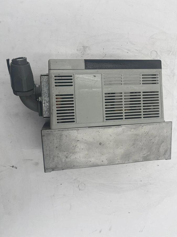 Used Allen Bradley 20AB2P2A3AYNNNNN 0.5 HP 240 V 3 Phase PowerFlex 70 VFD STOCK 1641