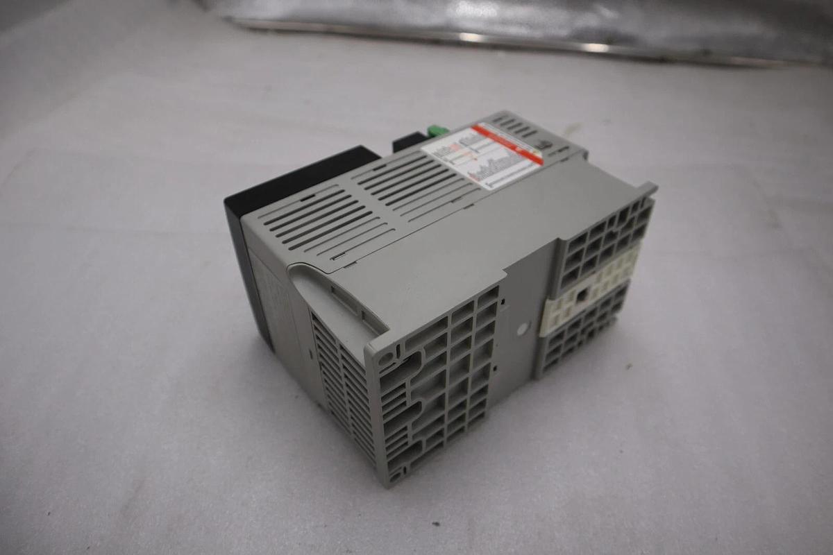 Allen-Bradley 22B-D6P0N104 PowerFlex 40 3.0HP AC Drive SURPLUS NEVER USED H320A