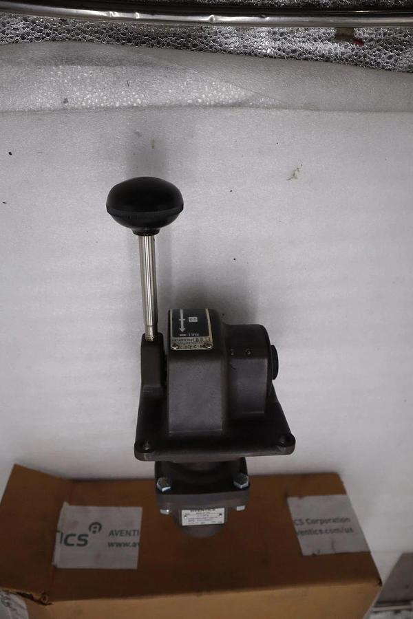 Used NEW OPEN BOX AVENTICS BOSCH R431002947 / R431002947 CONTROLAIR VALVE STK 5621CC