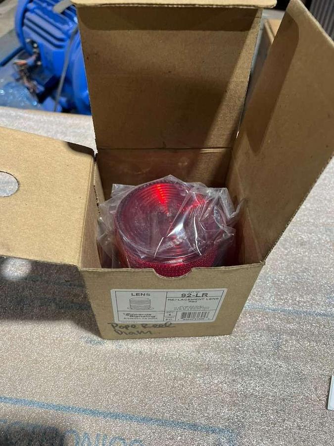 Used NEW OPEN BOX EDWARDS SIGNALING 92-LR / 92LR REPLACEMENT LENS STK L726CC