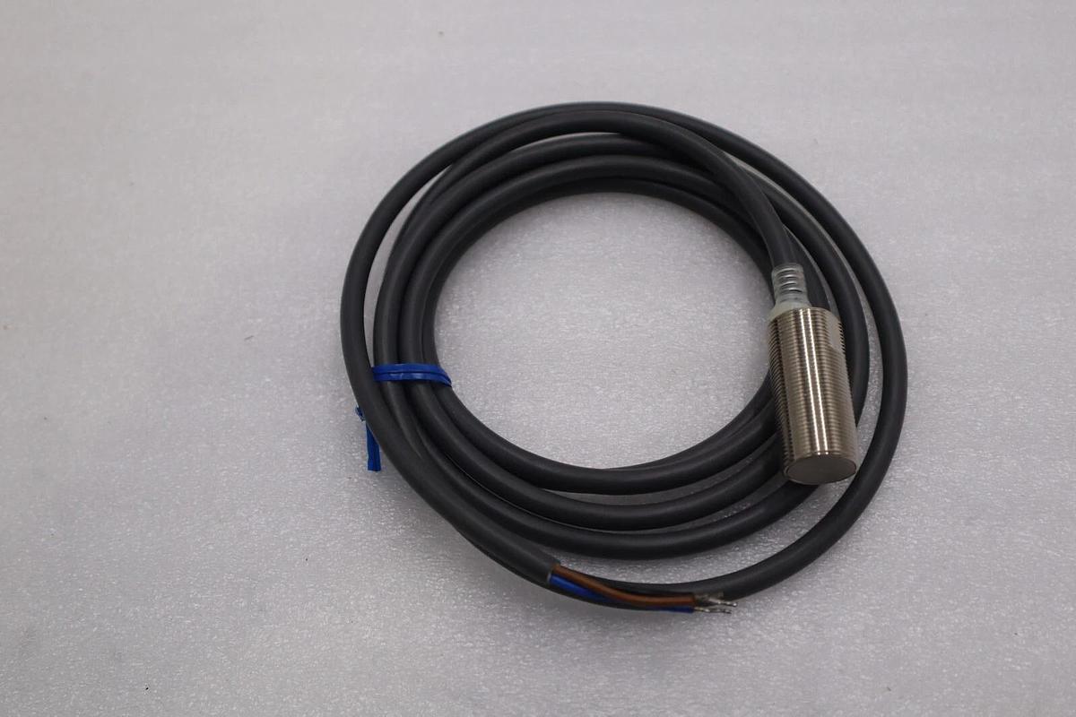 Used OMRON E2E-X5F1 PROXIMITY SENSOR INDUCTIVE CYLINDRICAL STOCK L-62-C
