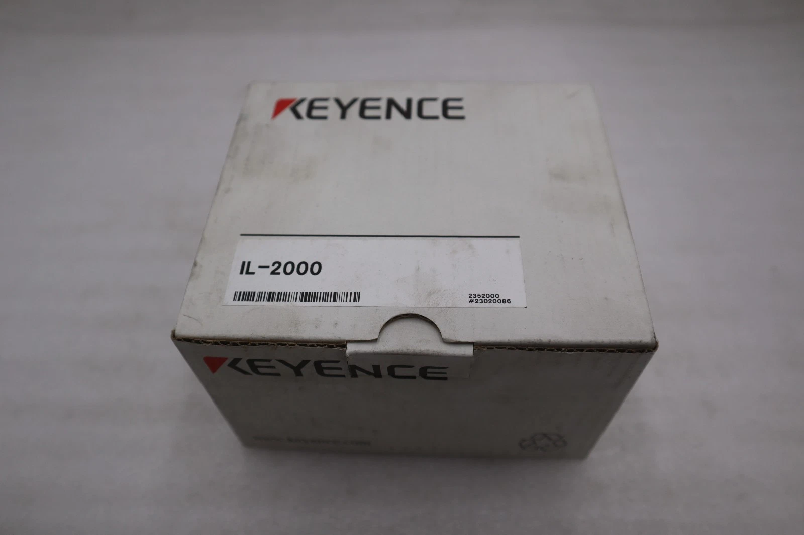 Used New Box Keyence IL-2000 IL2000 Laser Sensor 1000 to 3500MM Measuring Distance