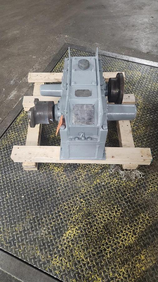 Used FALK ENCLOSED GEAR DRIVE SPEED REDUCER 3.44 RATIO 2050Y1-LD
