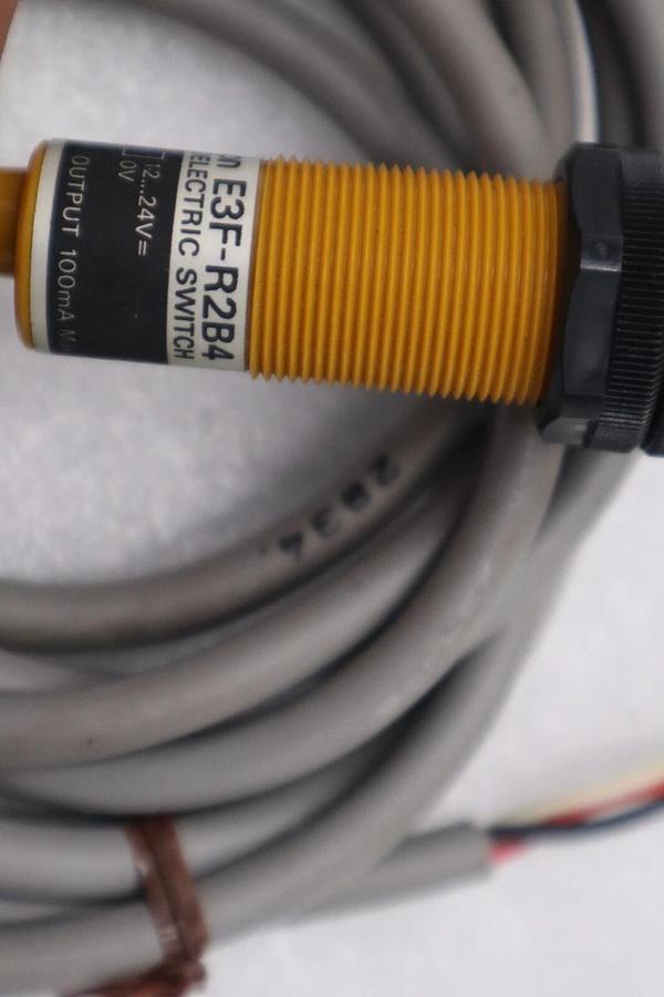 Refurbished NEVER USED SURPLUS  OMRON E3F-R2B4 PHOTOELECTRIC SWITCH STOCK L-63-C