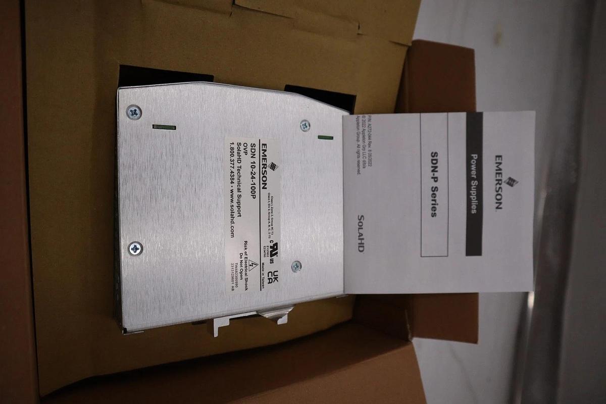 NEW OPEN BOX EMERSON SDN 10-24-100P POWER SUPPLY STK GF97