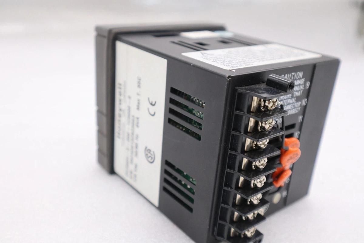 Used HONEYWELL CONTROLLER DC200H-0-000-1C0000-0 STOCK K-604-A