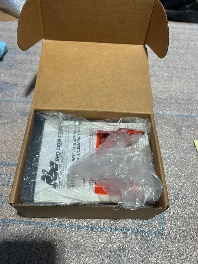 Used NEW Red Lion Controls DT3D Digital Tachometer STOCK L784CC