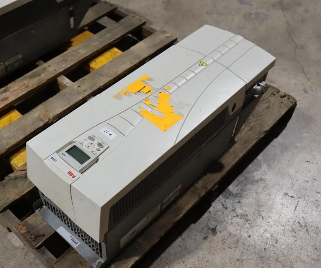 Used ABB ACH550-UH-125A-4 AC DRIVE 550 SERIES 3 PHASE 380-480 V AC STOCK HP143
