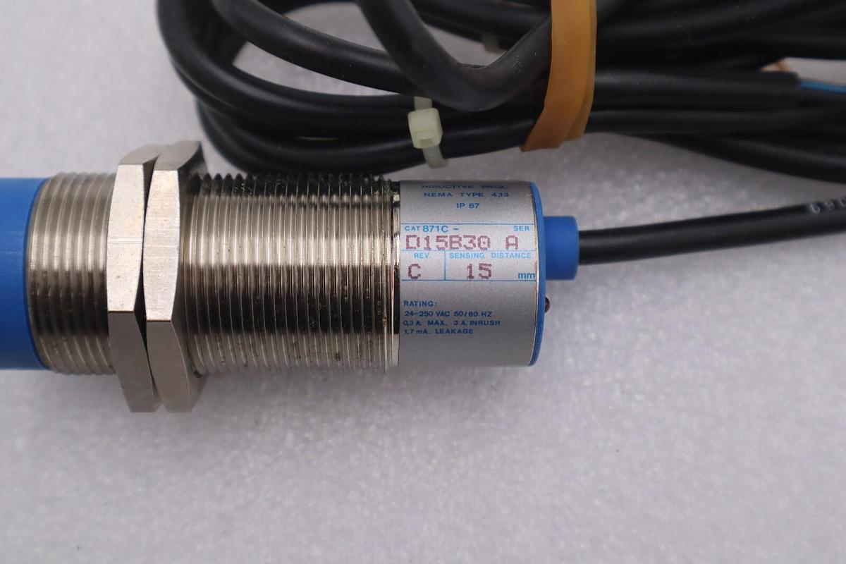 Used ALLEN BRADLEY 871C-D15B30 PHOTO SWITCH SER A #K-551A