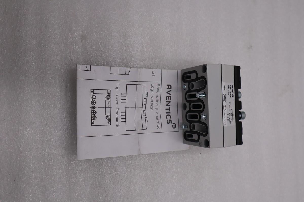 Used NEW OPEN BOX Aventics 5811130000 Valve System STOCK H1525A