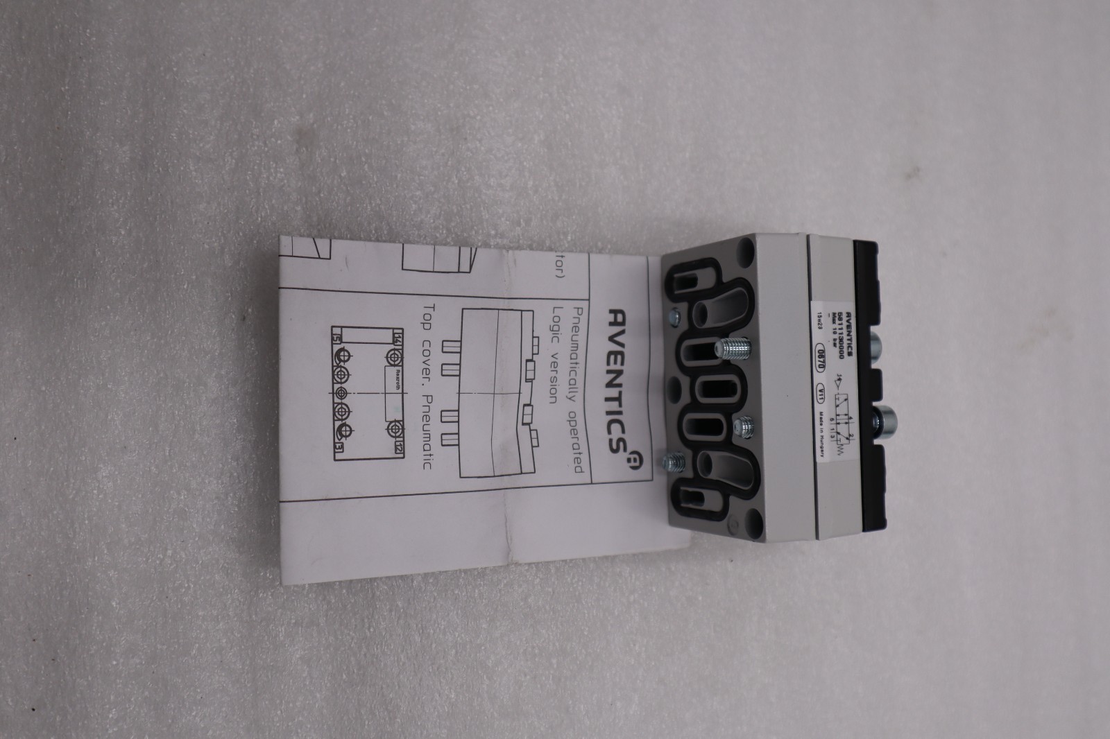 Used NEW OPEN BOX Aventics 5811130000 Valve System STOCK H1525A