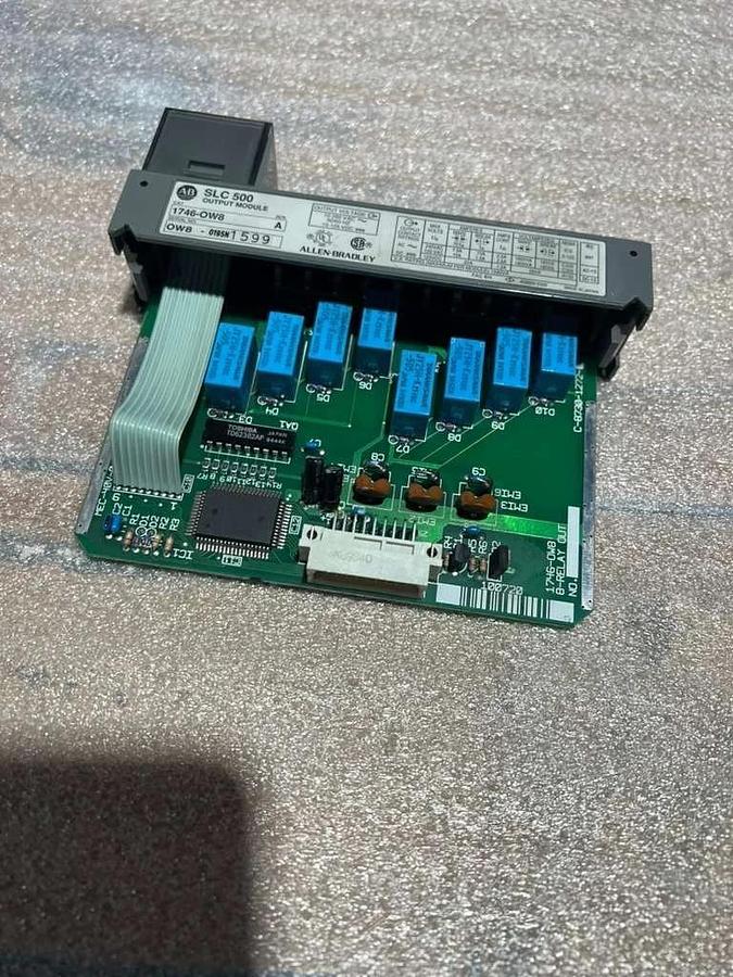 Used NEW OPEN BOX AB Allen-Bradley 1746-OW8 SLC 500 Relay Output Module STK L806CC