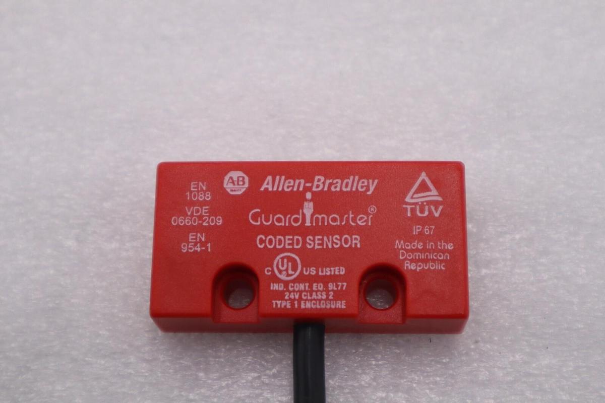 Used NEW OPEN BOX ALLEN BRADLEY AB 440N-Z2NRS1C GUARD MASTER STOCK L-518-C