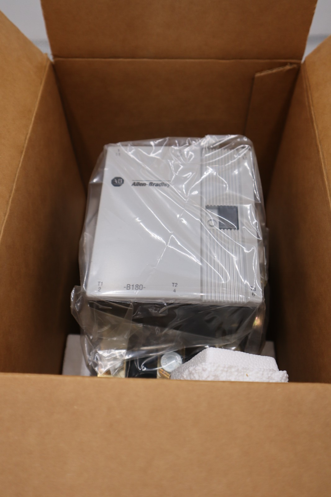 Used ALLEN BRADLEY 100-B180ND3 SER. B 110/120V 180A NEW IN BOX STOCK H386