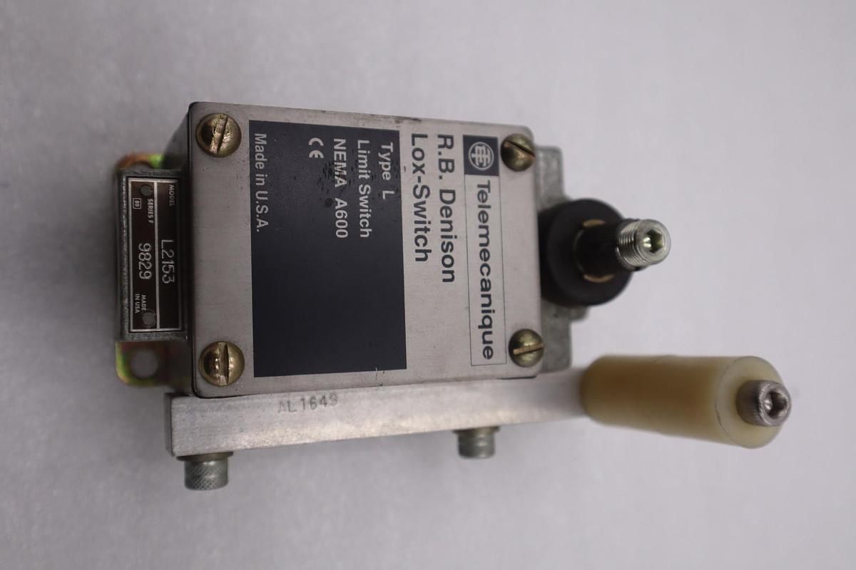 Used SQUARE D/TELEMECANIQUE  L2153 LIMIT SWITCH-NEW OPEN BOX STK L199CC