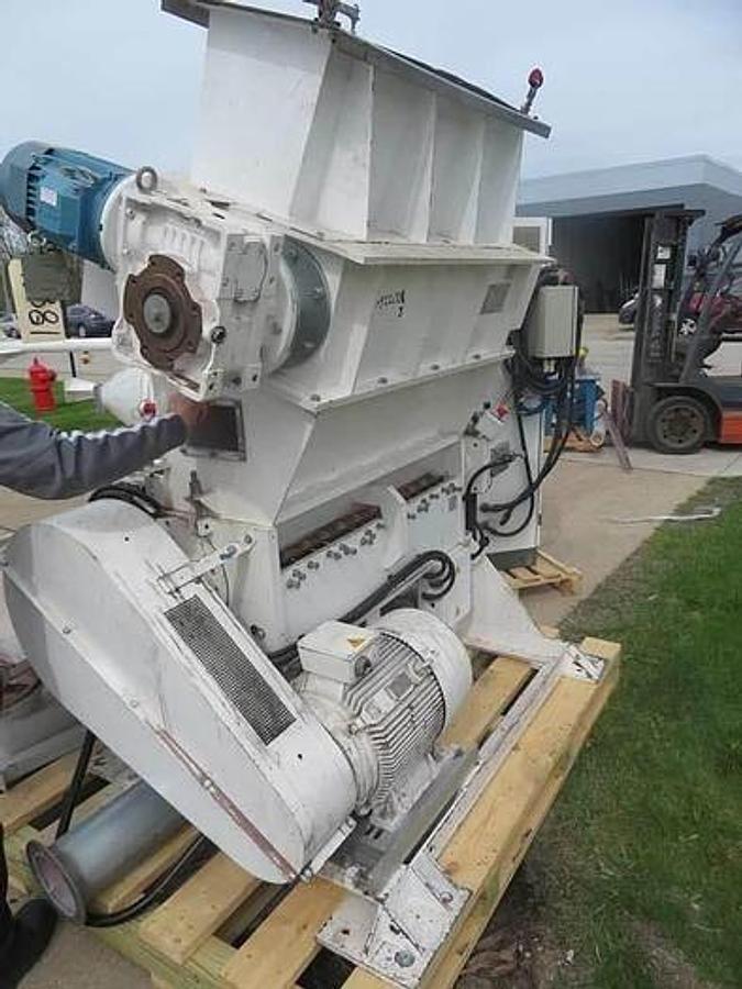 Used TRIA (OMV GROUP) GRANULATOR MODEL 900 NS-R WITH SILENCER