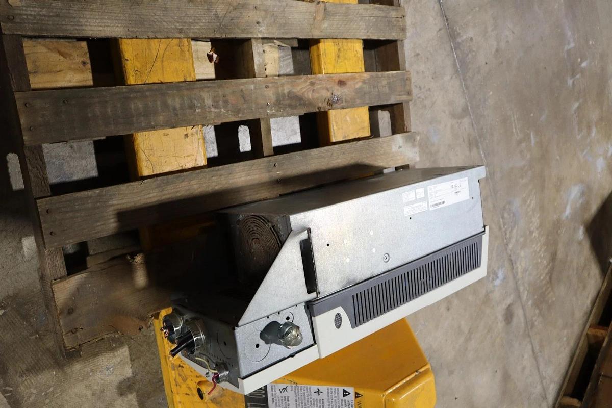 Used ABB ACH550-UH-125A-4 AC DRIVE 550 SERIES 3 PHASE 380-480 V AC STOCK HP142