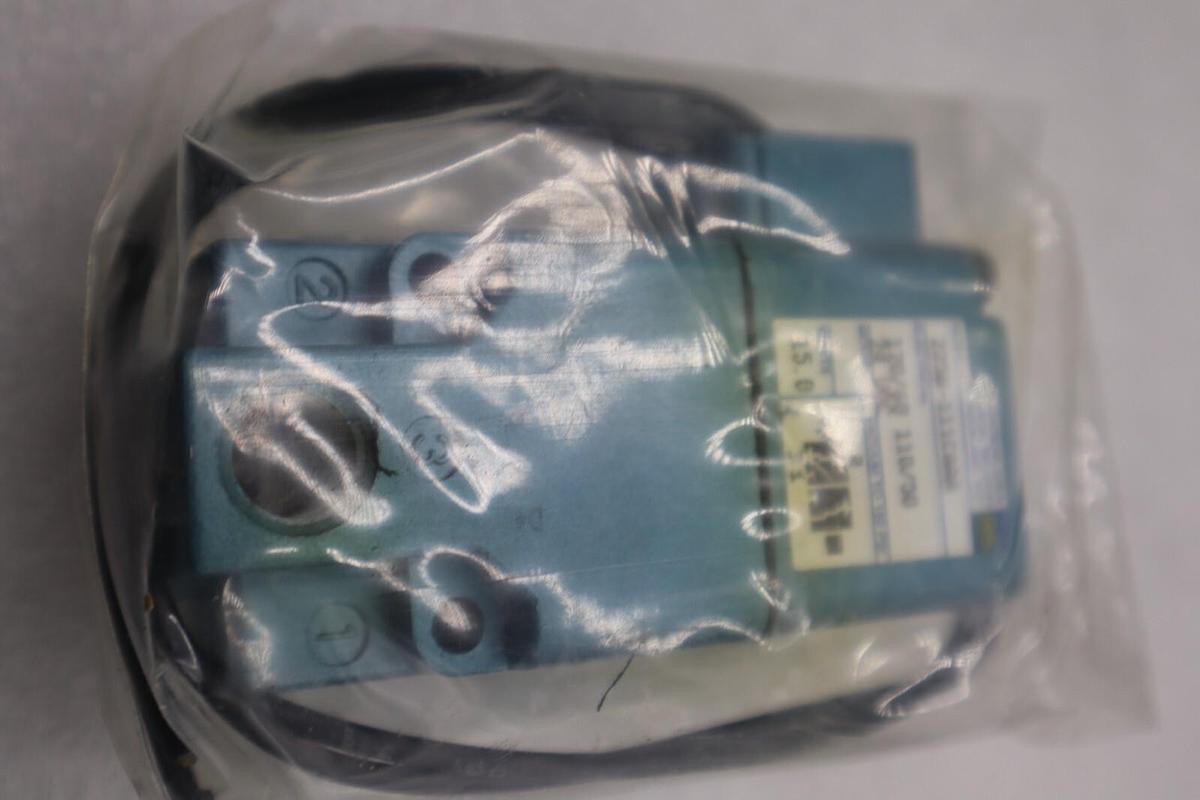 Used NEW OPEN BOX MAC VALVES INC 225B-111C AA / 225B 111CCAA STOCK K-2883