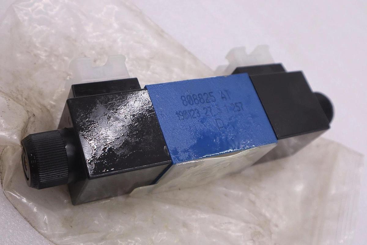REXROTH 4WE6E62/EW110N9K4 R900558641 110/120V NEW NO BOX STOCK K-1143A