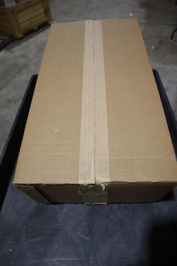 NEW Schneider Electric 990QFCSWM27A Quick Fit Connector Swing-arm STOCK GS11