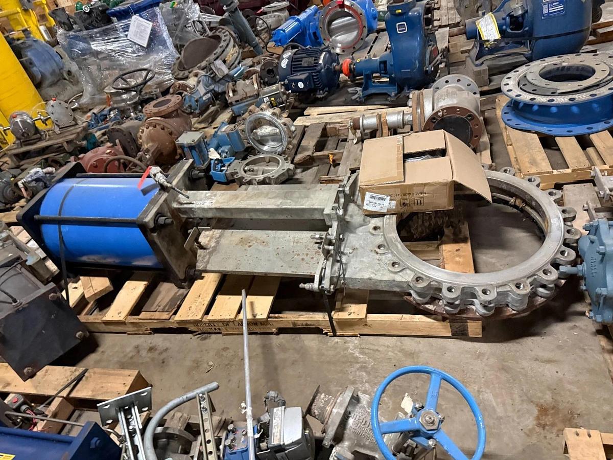Used 24" Actuated Pnuematic Knife Gate Valve 316SS