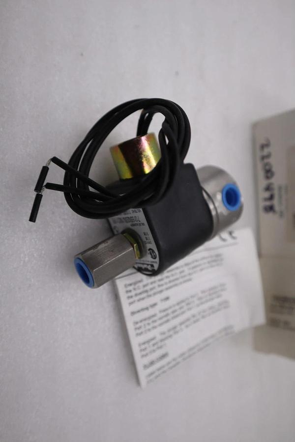 Used NEW IN BOX PARKER 71315SN2GNJ1N0C111P3 SOLENOID VALVE STOCK H732A