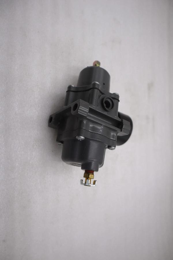 Used Fisher 67CFR Instrument Air Pressure Regulator 0-125 PSI - STOCK GF295A