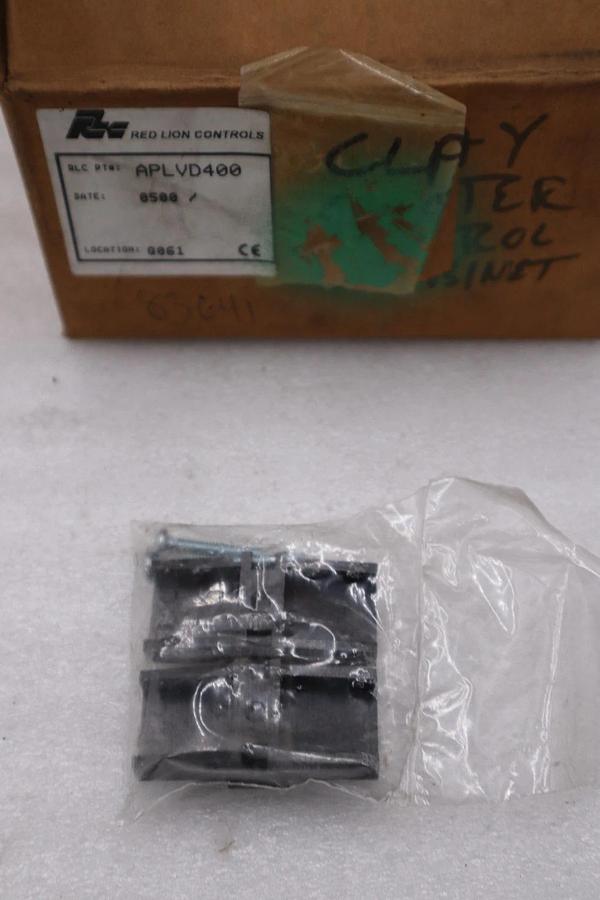 RED LION CONTROLS APLVD400 DIGITAL PANEL METER - STOCK 3131CC