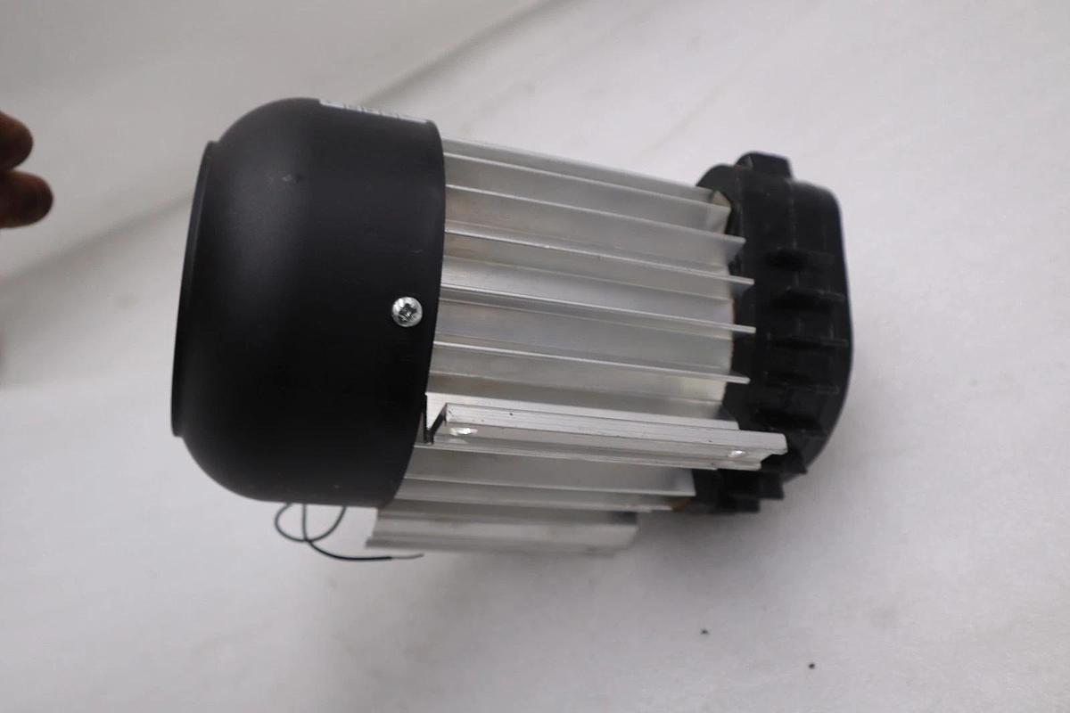 Used NEW THOMAS VTE 3 ART NO 25130111 / SER 30245020 VACUUM PUMP STOCK 5370