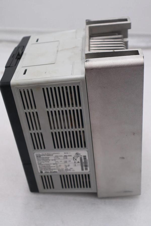 Used 20AD8P0A3AYNANC0 ALLEN BRADLEY POWERFLEX 70 5HP AC DRIVE 480 VOLT STOCK 3297