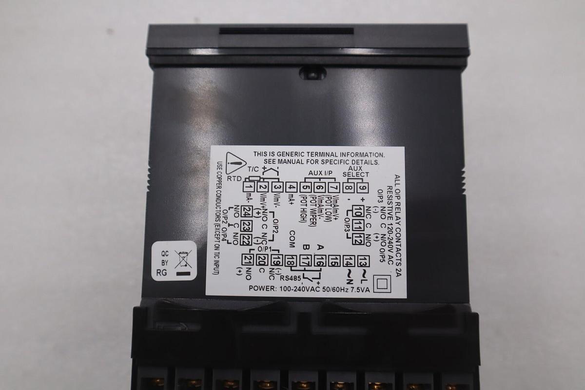 Used HONEYWELL UDC170 211101000 / DC1702-1-1-1-0-1-0-0-0 TEMPERATURE CONTROL UDC1700