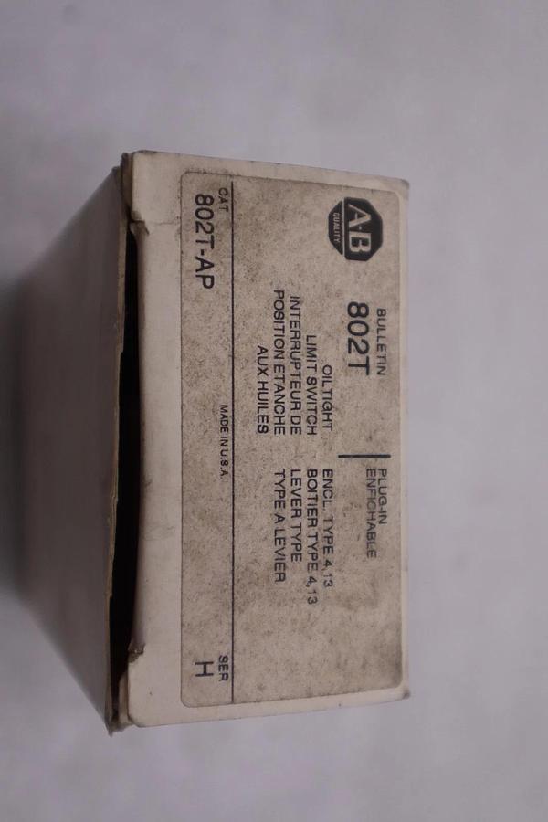 NEW OPEN BOX AB ALLEN BRADLEY 802T-AP, OILTIGHT LIMIT SWITCH STK GF844