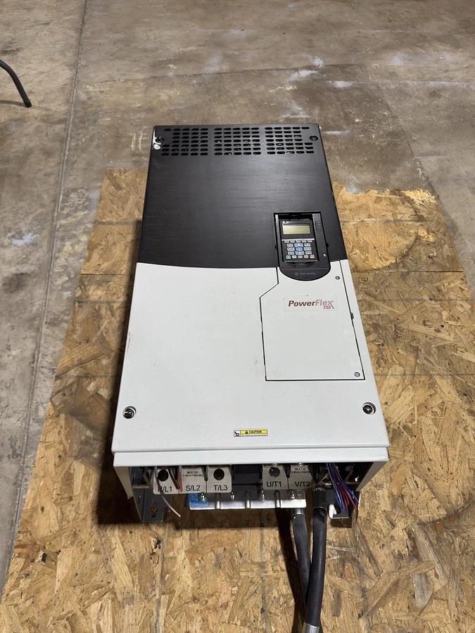 Used ALLEN BRADLEY 20GWANC415AN6VNHN8-RW AC DRIVE LIQUID COOLED 3 PHASE OUTPUT #S682