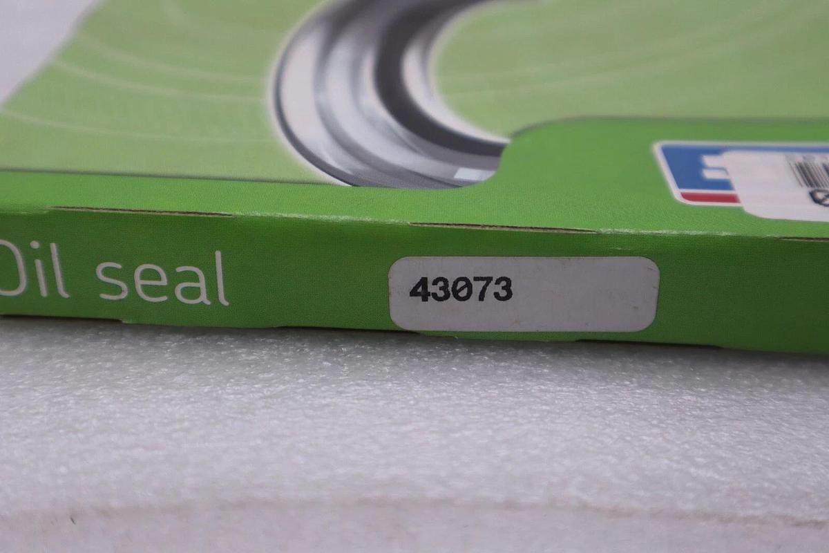 Used NEW IN BOX 43073 - CR Seals STOCK 5674A