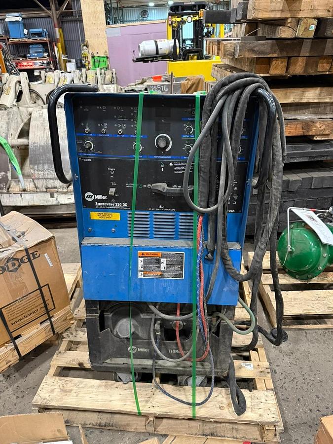 Used Miller Syncrowave 250 DX 907194032 TIG Welder STOCK HP-16