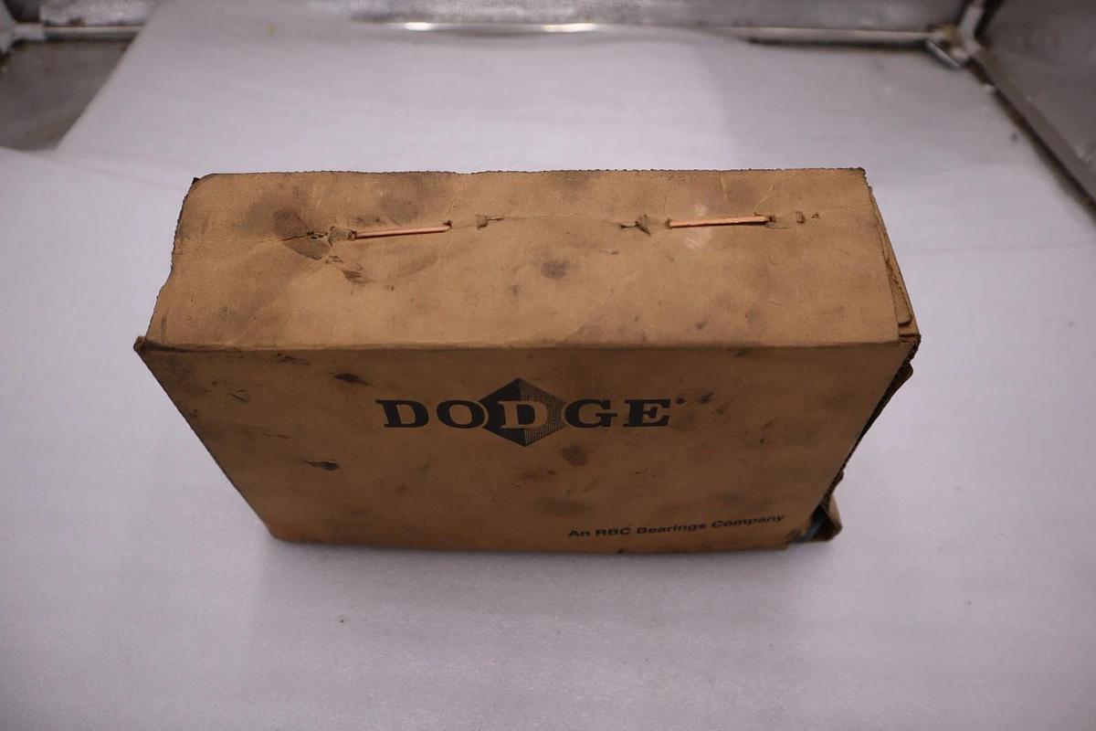 Used NEW Dodge P2B-SC-207/ 123822 2-7/16" Pillow Block Bearing - STOCK 1557CC