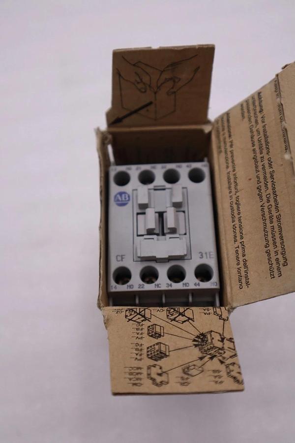 NEW ALLEN BRADLEY 700-CF310ZJ SER. A 24VDC 20A CONTACTOR AUXILIAR STOCK H681A