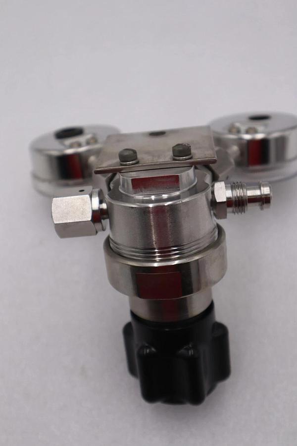 Used MILLIPORE 01-0152-H 200 PSI BAR PRESSURE GAUGE STOCK #K-1542A