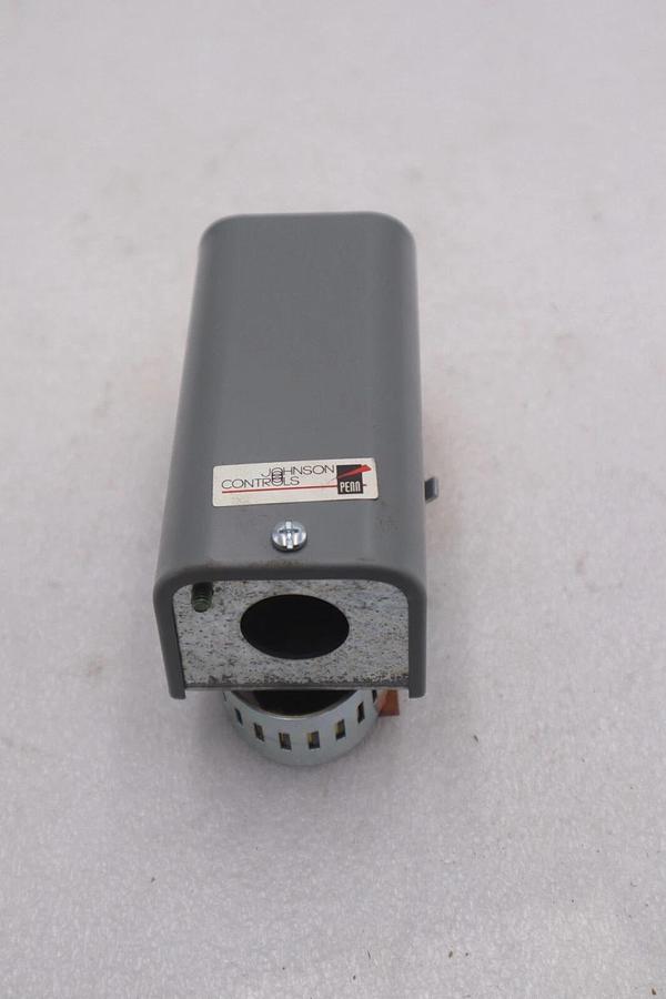 NEW OPEN BOX JOHNSON CONTROLS A19DAF-2C CONTROL SWITCH STOCK K-3119
