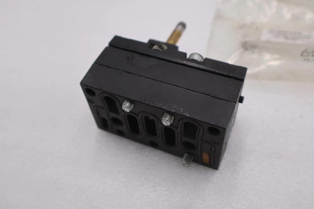 MECMAN 581-21 NEW OPEN BOX STOCK L201CC