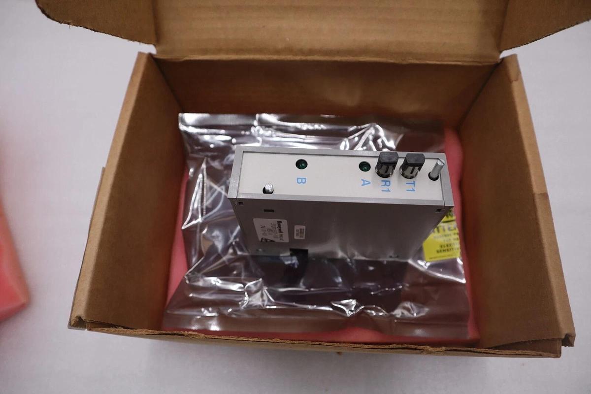 Used NEW OPEN BOX HONEYWELL 51201557-150 Input/ Output Link Module STOCK G451