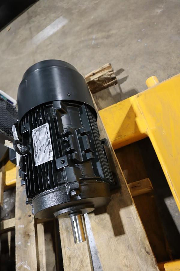 NEW TOSHIBA TYPE IKCH FORM FCKABS21E 3.7 KW 4 POLES FD BRAKE MOTOR STOCK HS32
