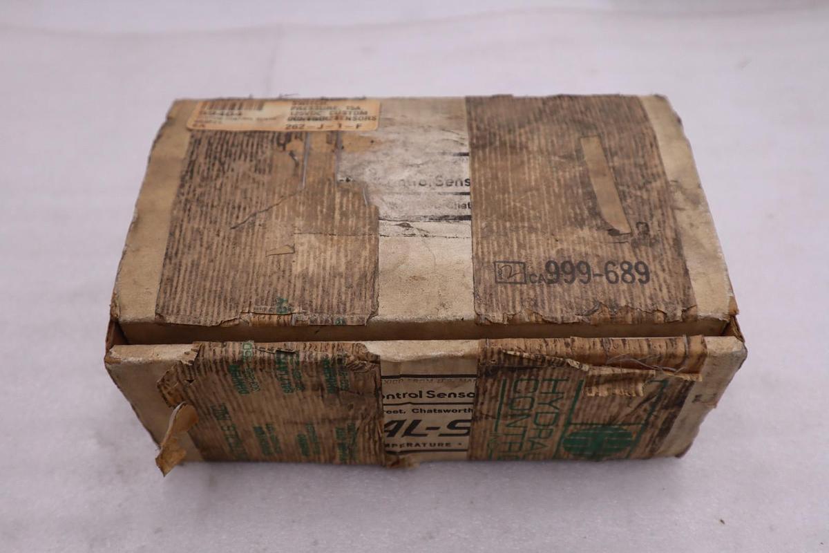 CUSTOM CONTROL SENSORS 604P21 / 604P21 - NEW - STOCK 5667CC