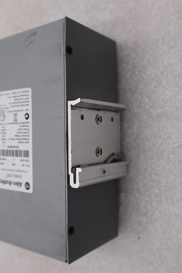 Used ALLEN BRADLEY 1783-US8T STRATIX 2000 UNMANAGED ETHERNET SWITCH SER A #K-2643