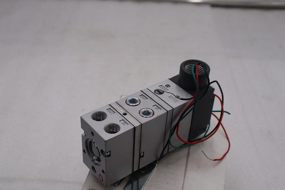 NEW CONTROLAIR O/B 0-30PSI ELECTRIC TO PNEUMATIC TRANSDUCER 550-AIA STOCK L-785