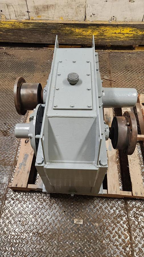 Used FALK ENCLOSED GEAR DRIVE SPEED REDUCER 3.650 RATIO 2090Y1-LR