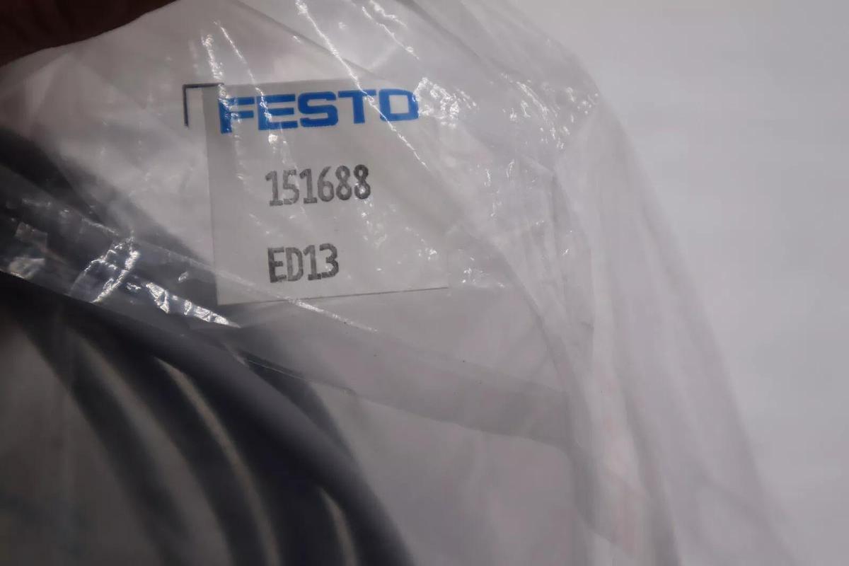 Used FESTO NEW KMEB-1-24-2.5-LED 151688 PLC Socket Connector Cable STOCK L-207-C