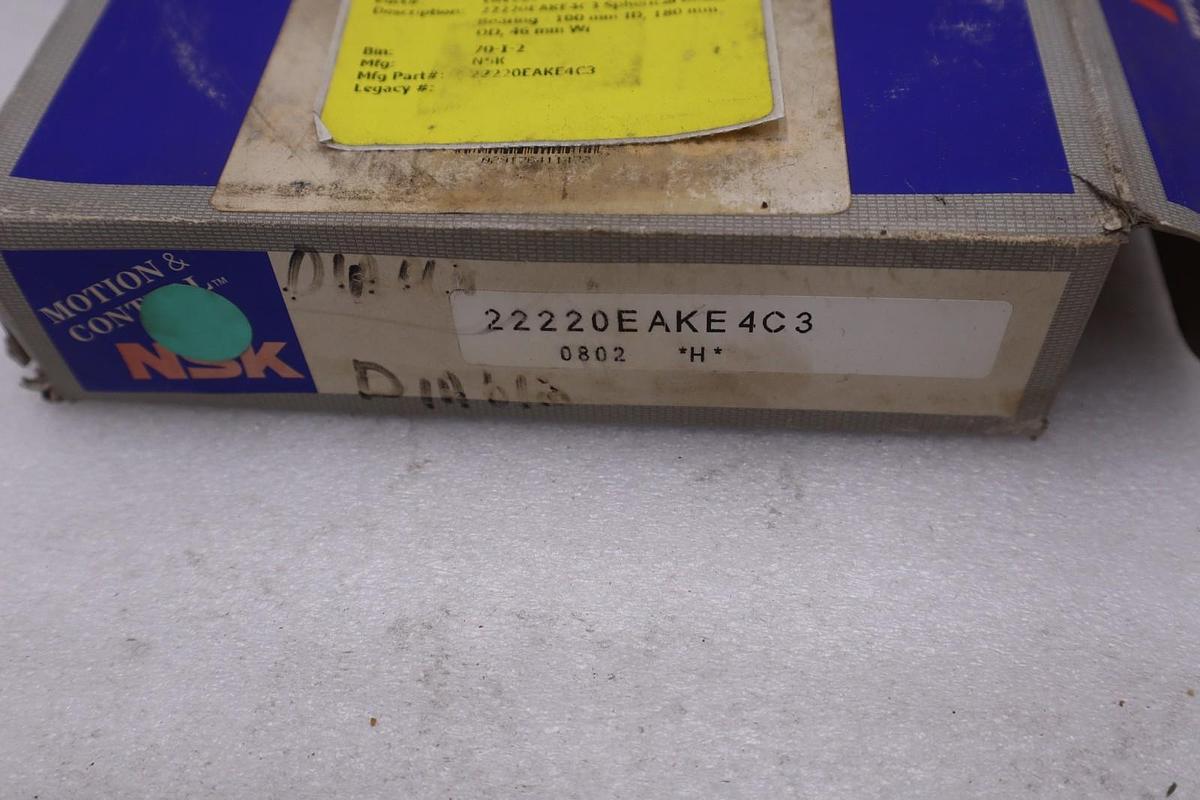 Used NEW OPEN BOX 22220EAKE4C3 NSK SPHERICAL ROLLER BEARING STK CC220